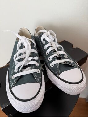 New | unisex Converse low top sneaker